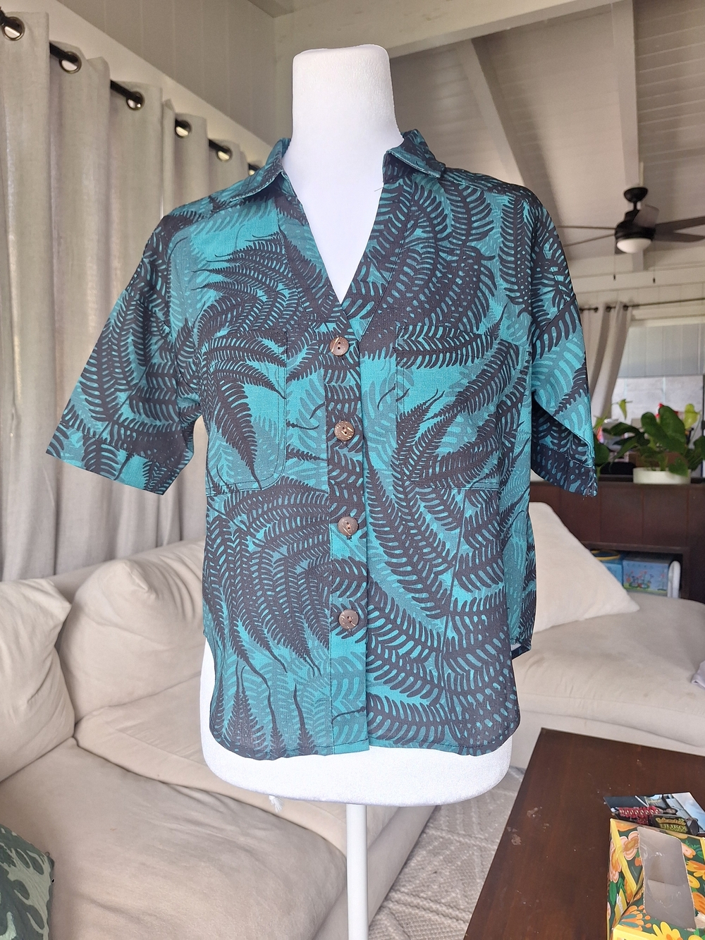 Woman'sTropical Print Short-Sleeve Shirt - Teal/Black Hawaiian Wear